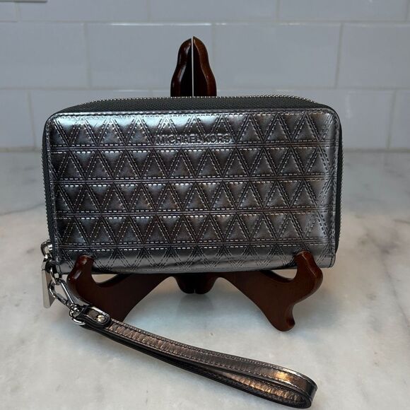 Michael Kors Wallet Metallic Geometric Embossed Wristlet Full Zipper - Picture 1 of 16